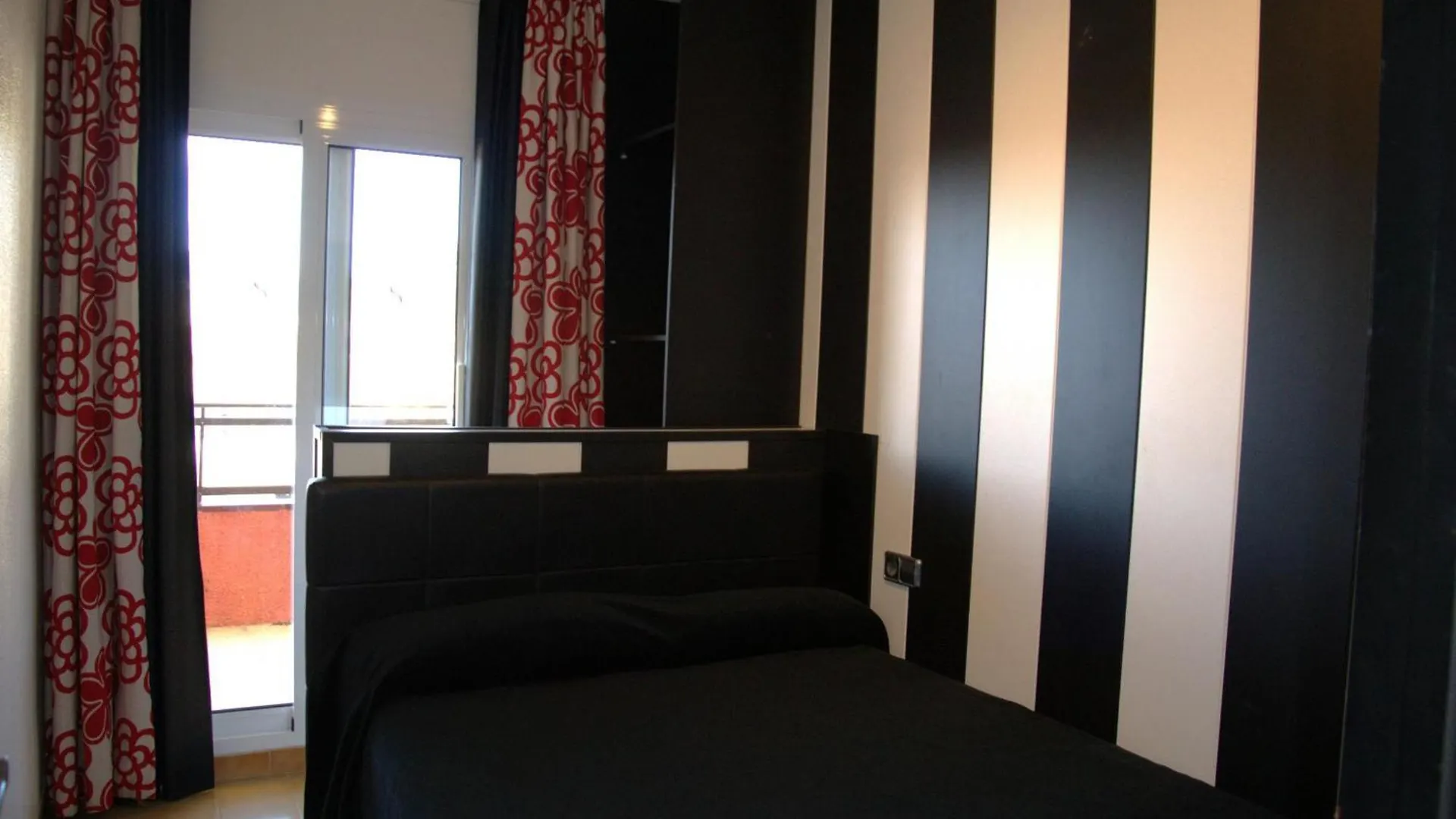 Apartamento Amplio En La Playa Con Piscina Y Aire Acondicionado, Cerca Del Centro Y Supermercado - Es-323-37 L'Estartit